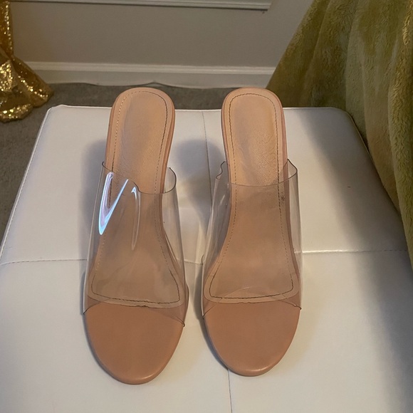 Heels - Picture 2 of 4